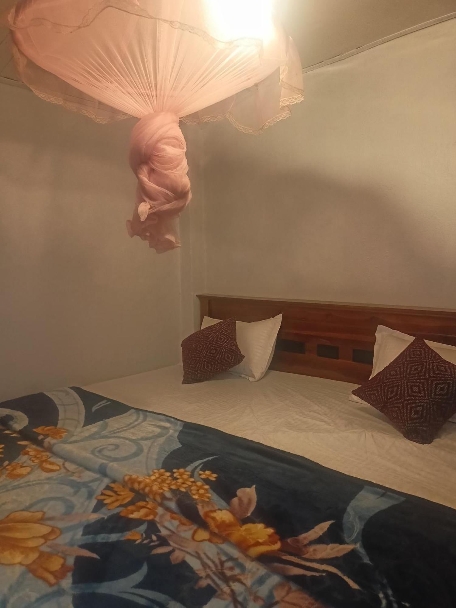Dilani Adamspeak Riverstay Nallathanniya Room photo